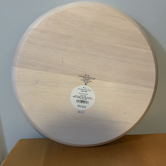 NWT Threshold 12”W Whitewashed Rubberwood Round Serve Tray - Picture 8 of 8